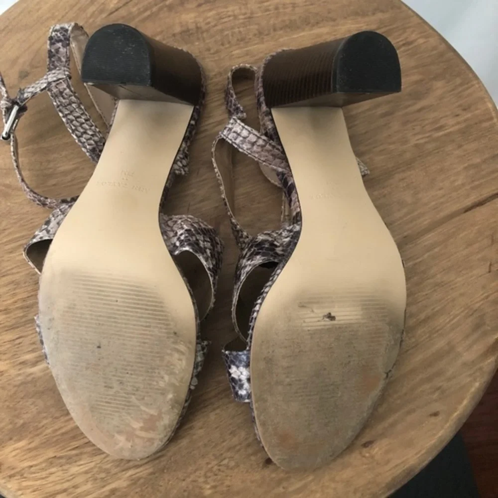 Ann Taylor‎ Factory Faux Snakeskin Strappy Block Heel Sandals - Size 7.5 M - Picture 9 of 10